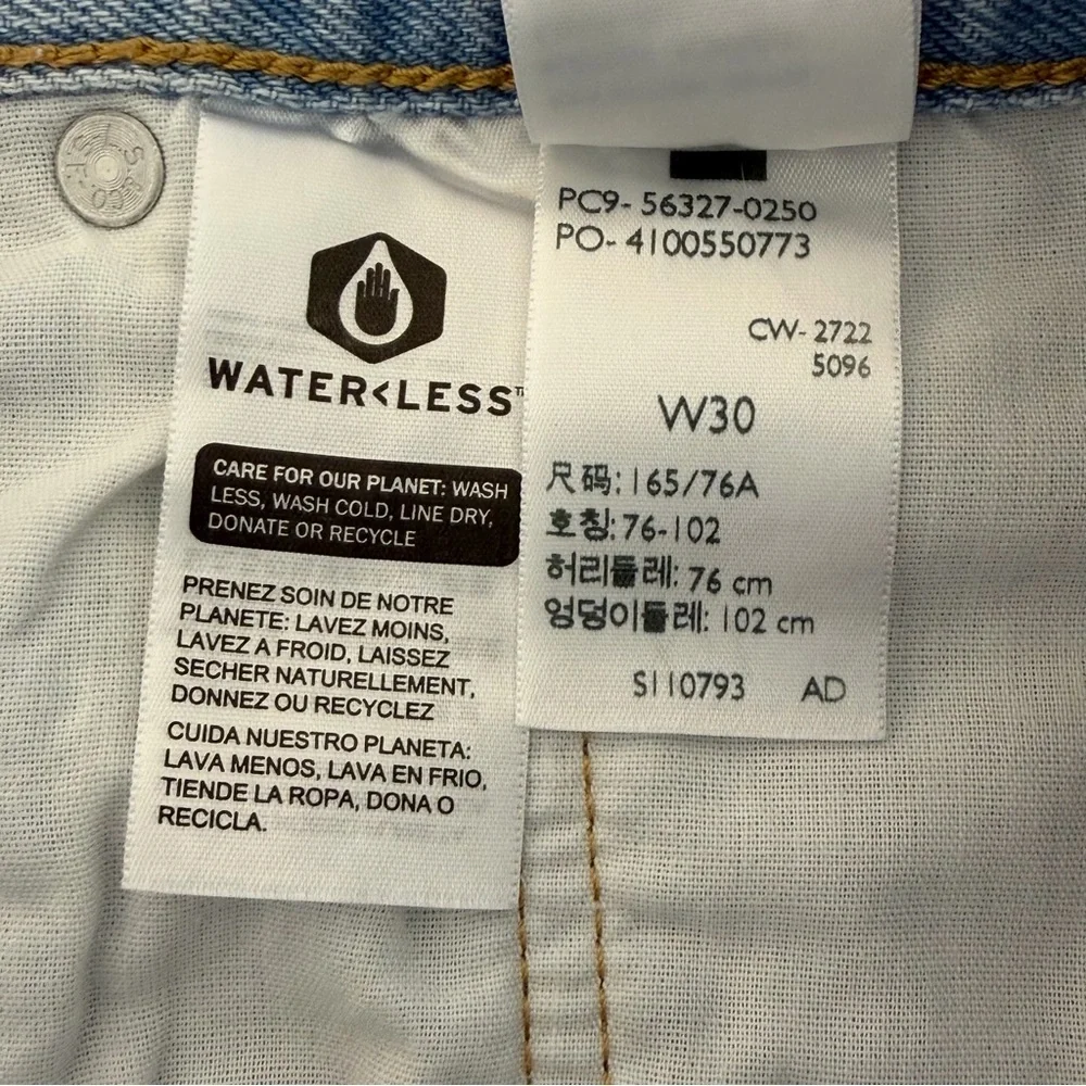 Levi's 501 Women's Cut-Off Denim Shorts Light Wash Button Fly Size 30 - Picture 4 of 8